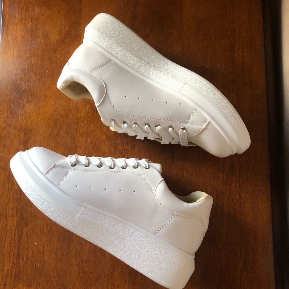 NWT Chase + Chloe Platform Sneakers 🤍